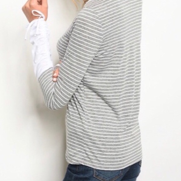 🚨 Size S Left 🚨 Grey & White Striped Top - Picture 2 of 2